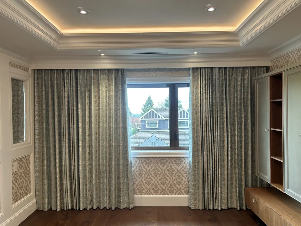 This is the same room and patterned fabric as the closed-curtain photograph